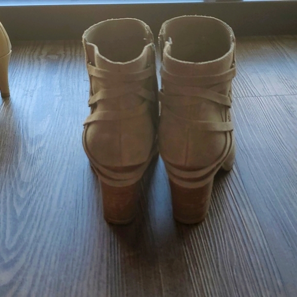 Boots - Picture 3 of 3